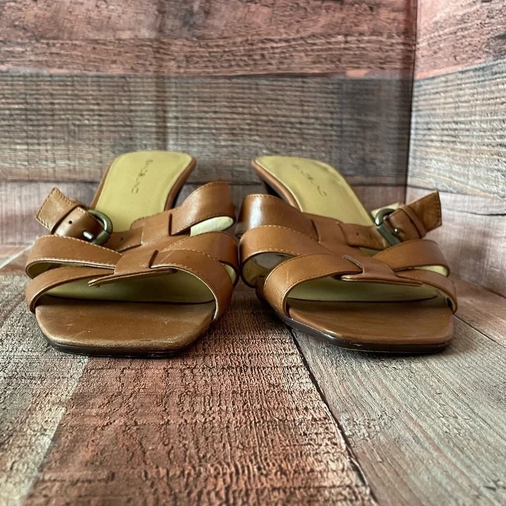 Bandolino Women’s Size 10 Tan Kitten Heels Gently Used - Picture 3 of 4